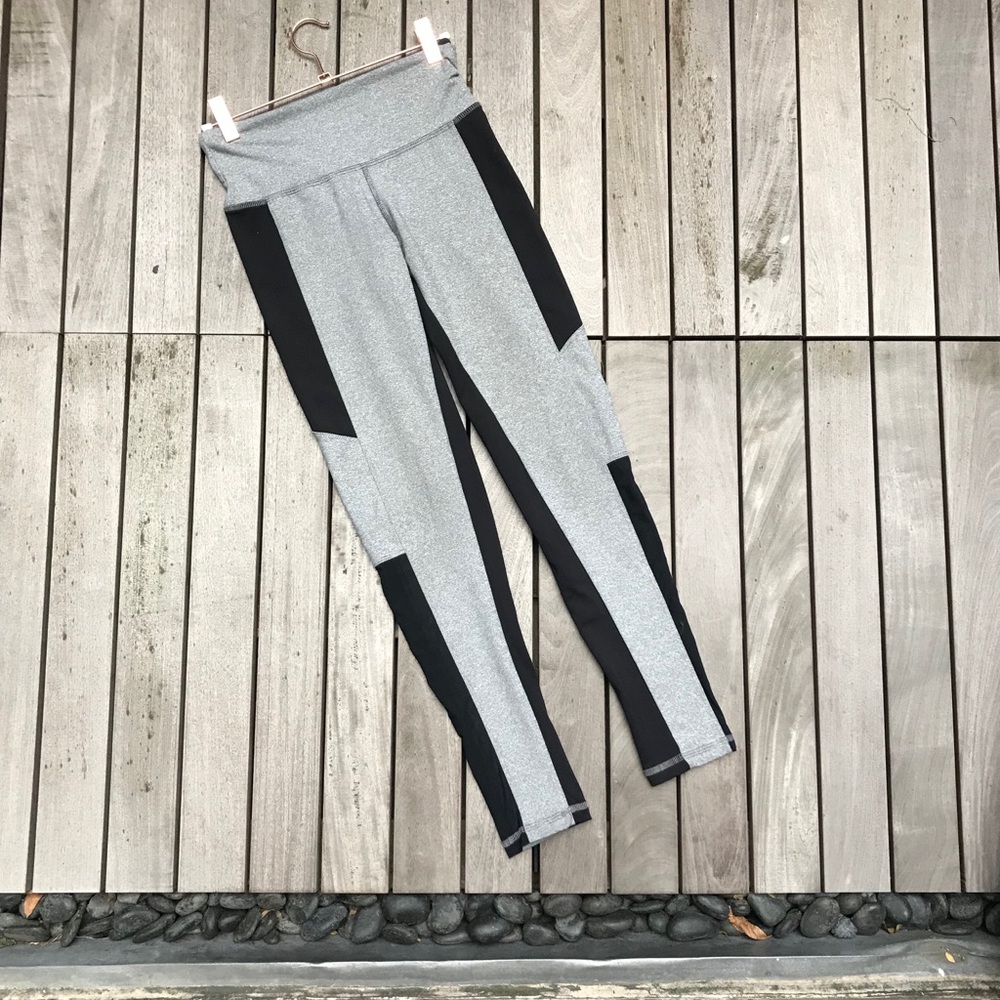 STRUT-THIS Black & Grey Ankle Leggings